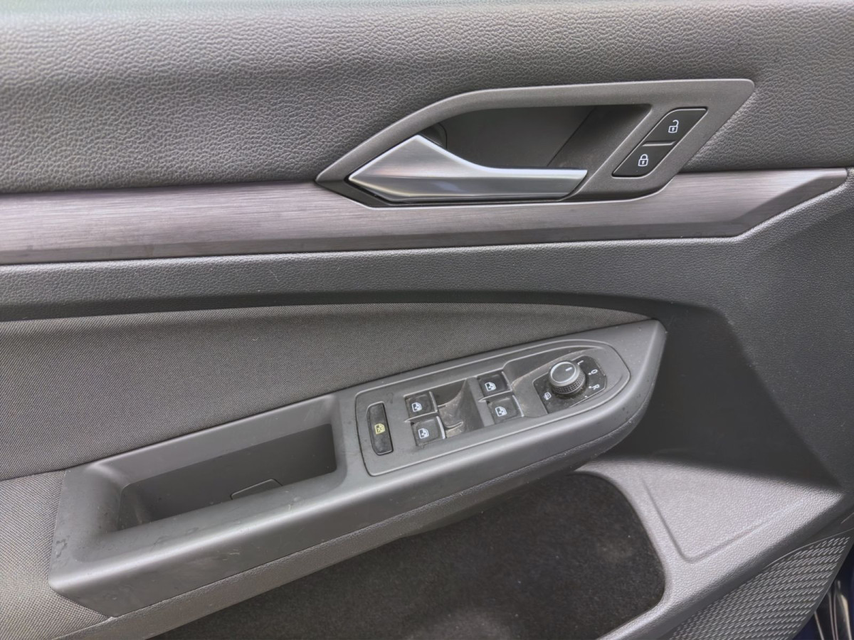 Thumb 9: Volkswagen Golf Variant 1.5 eTSI DSG STYLE KAMERA NAVI PDC