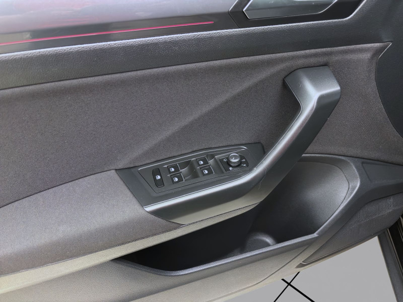 Bild 9: Volkswagen T-Roc 1.5 TSI SPORT NAVI PDC LED SITZHZG ACC