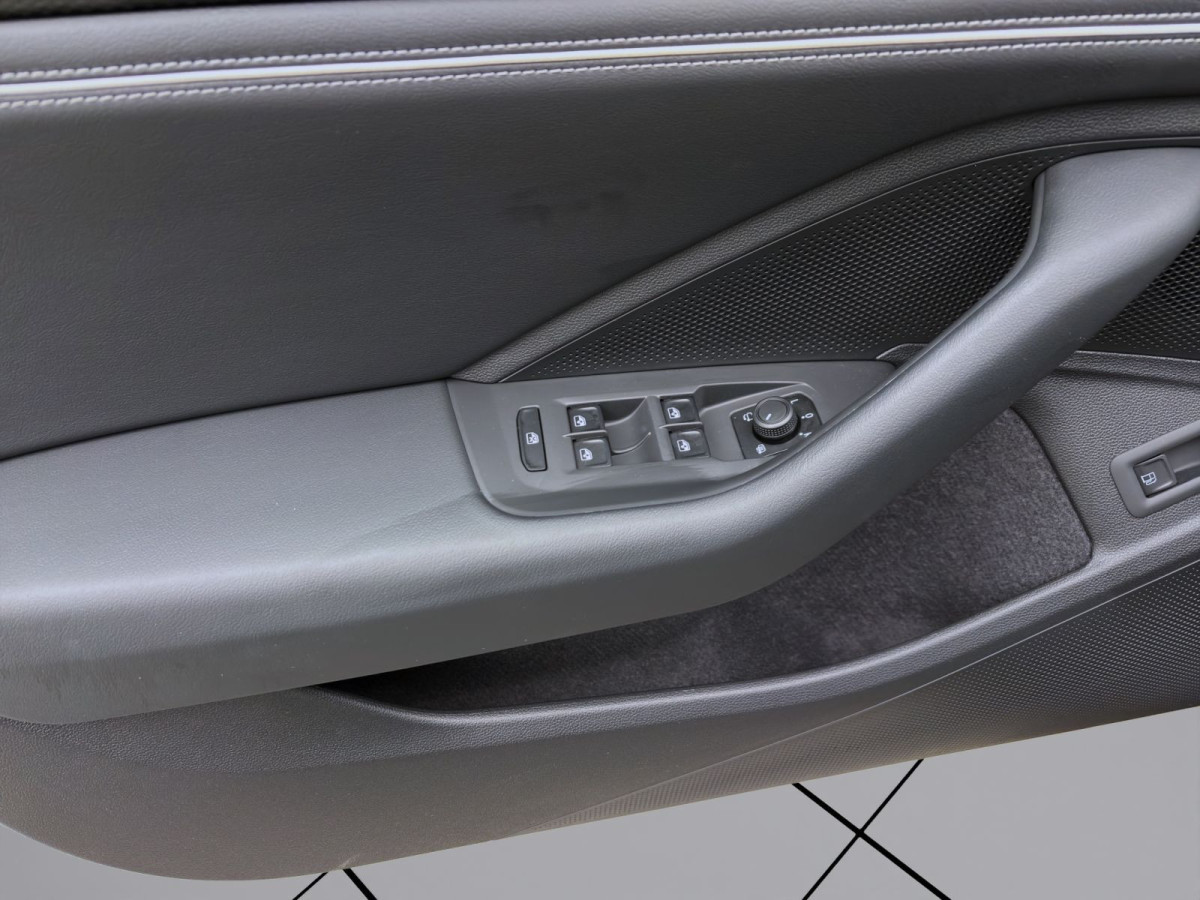 Thumb 9: Volkswagen Passat Variant 1.5 TSI eHybrid BUSINESS NAVI AHK KAMERA KLIMA