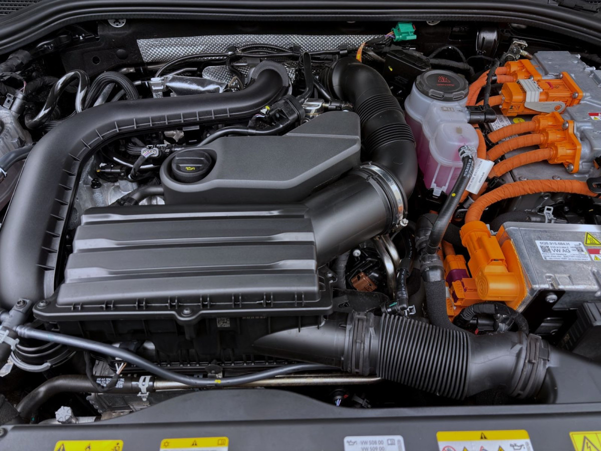 Thumb 16: Volkswagen Passat Variant 1.5 TSI eHybrid BUSINESS NAVI AHK KAMERA KLIMA