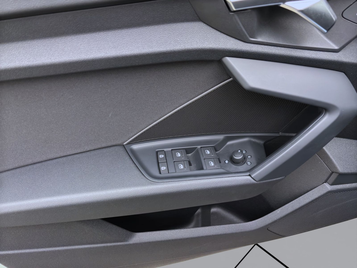 Thumb 9: Audi A3 Sportback 35 TFSI AHK SITZHZG PDC KLIMA