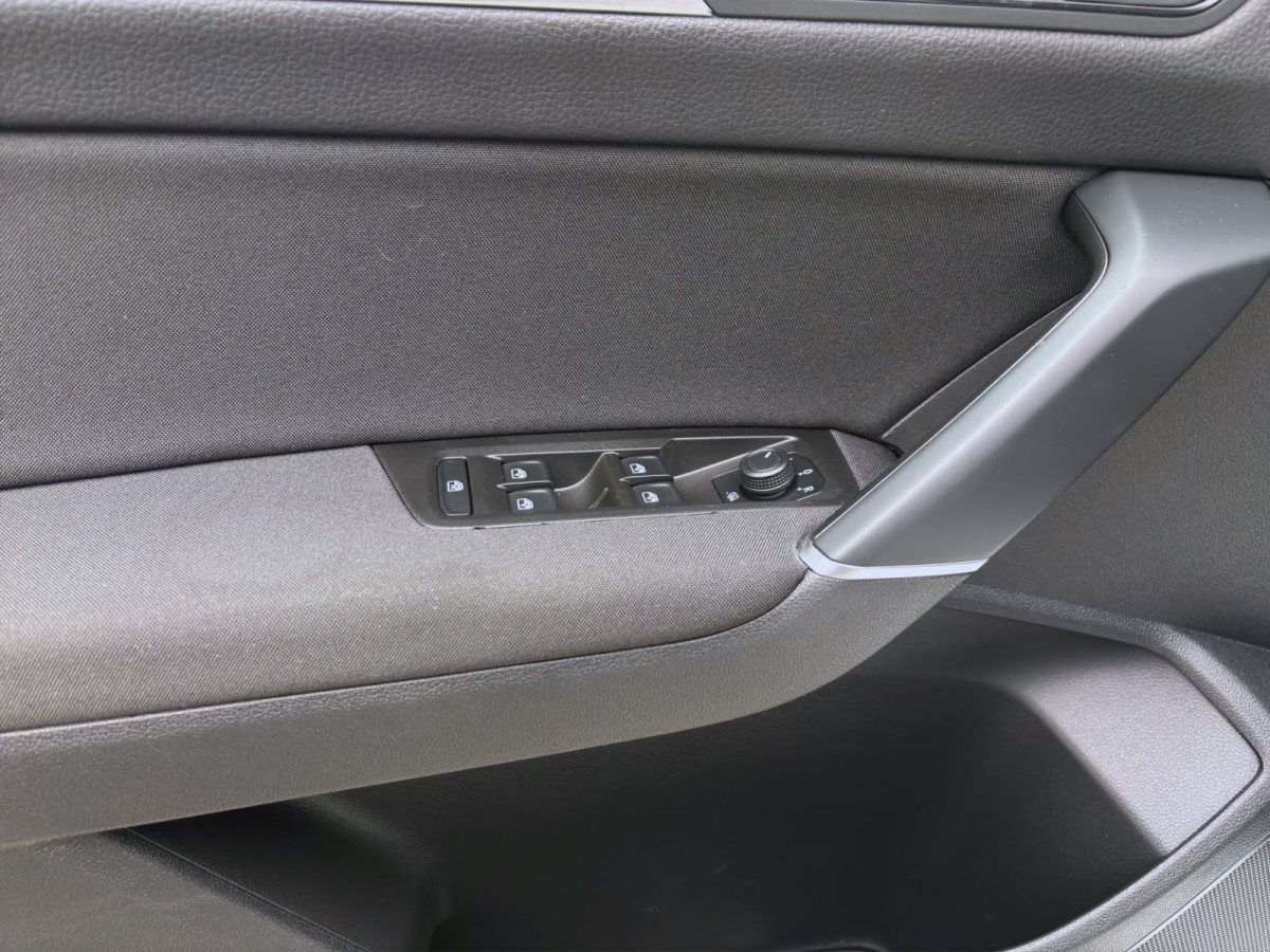 Thumb 9: Volkswagen Touran 2.0 TDI COMFORTLINE PANO AHK NAVI DCC