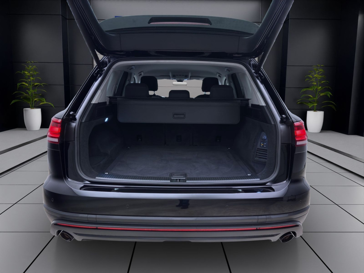 Thumb 3: Volkswagen Touareg 3.0 TDI V6 Tiptronic 4M AHK NAVI LUFT ACC