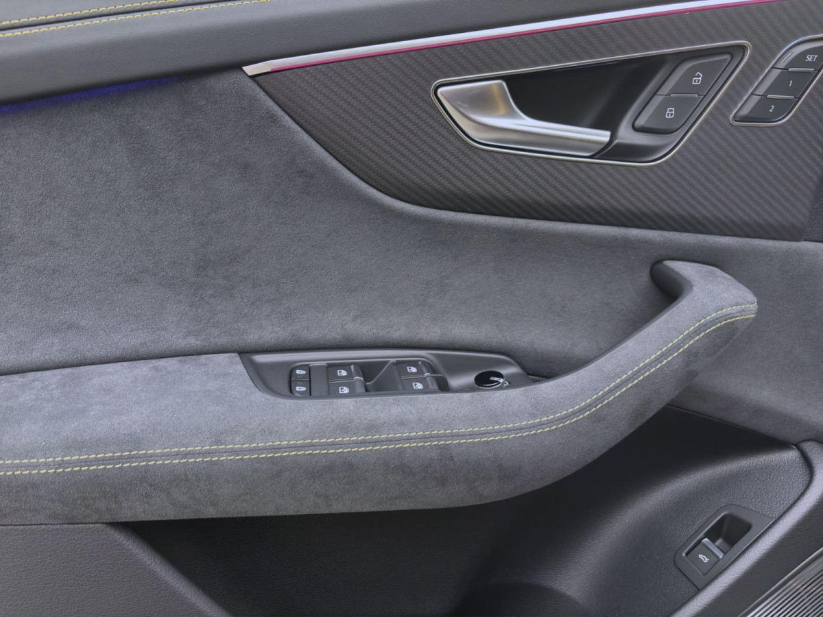 Thumb 9: Audi RSQ8 Q PERFORMANCE PANO STDHZG HD-MATRIX AHK