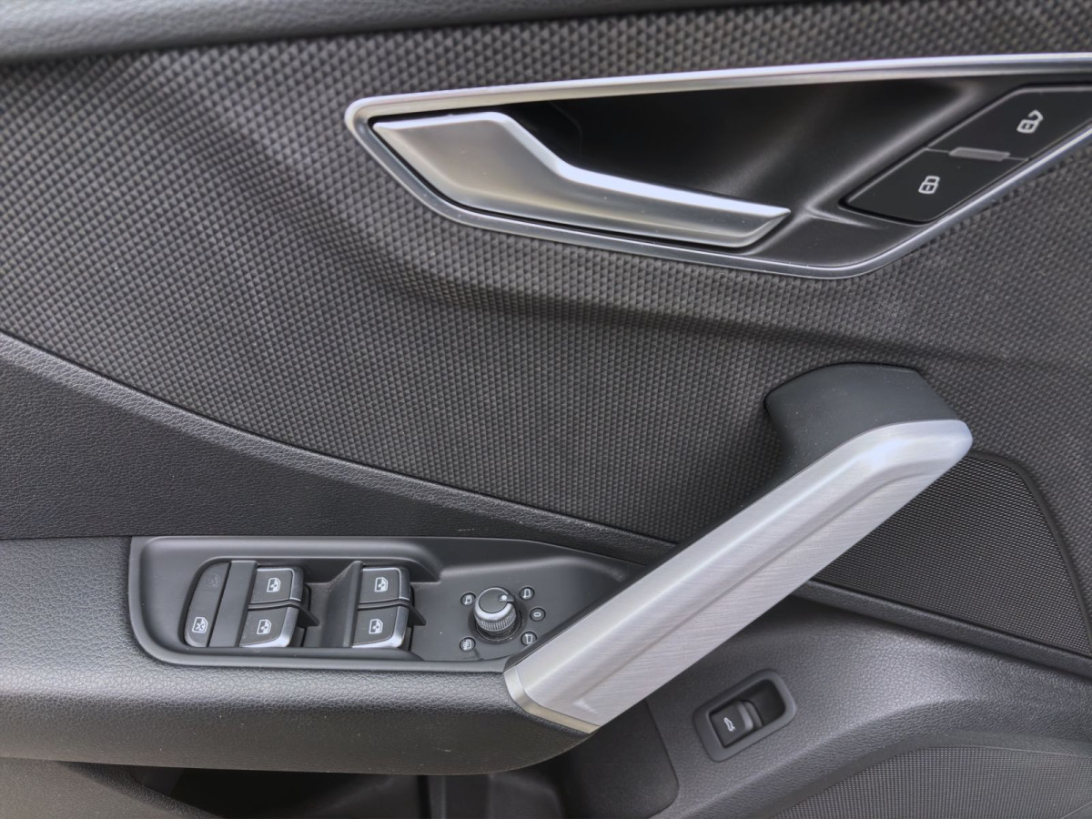 Thumb 9: Audi Q2 35 TDI Q S LINE AHK NAVI MATRIX KLIMA