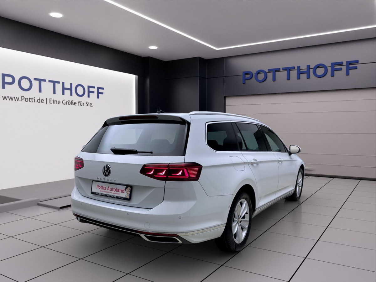 Thumb 4: Volkswagen Passat Variant 2.0 TDI DSG ELEGANCE STANDHZG AHK PANO IQ.LIGHT