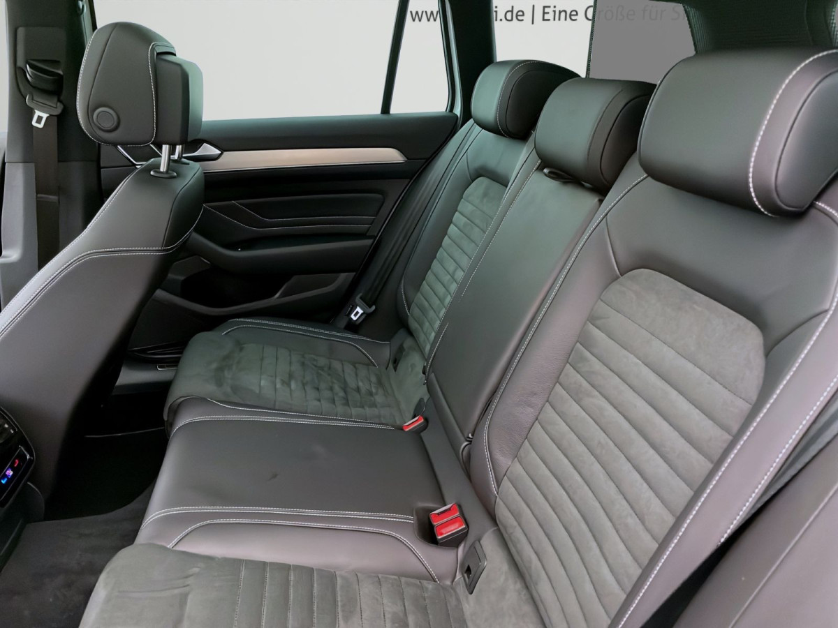 Thumb 13: Volkswagen Passat Variant 2.0 TDI DSG ELEGANCE STANDHZG AHK PANO IQ.LIGHT