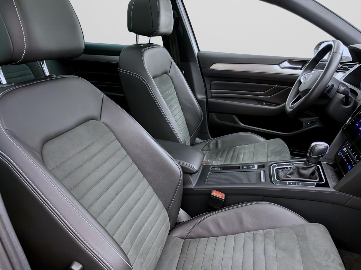 Thumb 14: Volkswagen Passat Variant 2.0 TDI DSG ELEGANCE STANDHZG AHK PANO IQ.LIGHT