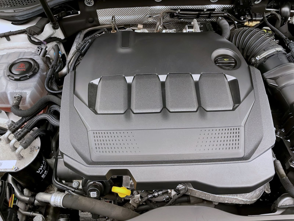 Thumb 16: Volkswagen Passat Variant 2.0 TDI DSG ELEGANCE STANDHZG AHK PANO IQ.LIGHT