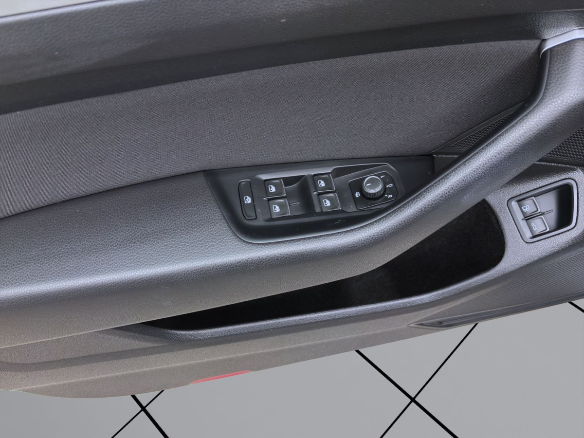 Thumb 9: Volkswagen Passat Variant 1.4 TSI eHybrid DSG GTE NAVI KAMERA PDC LED SITZHZG