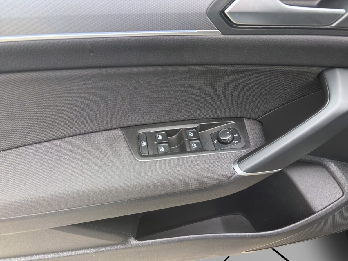 Thumb 9: Volkswagen Touran 2.0 TDI DSG ACTIVE NAVI PDC SITZHZG ACC