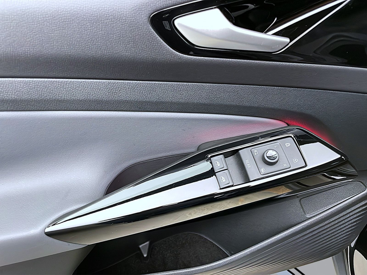 Thumb 9: Volkswagen ID.4 PURE NAVI IQ.LIGHT PDC SITZHZG ACC