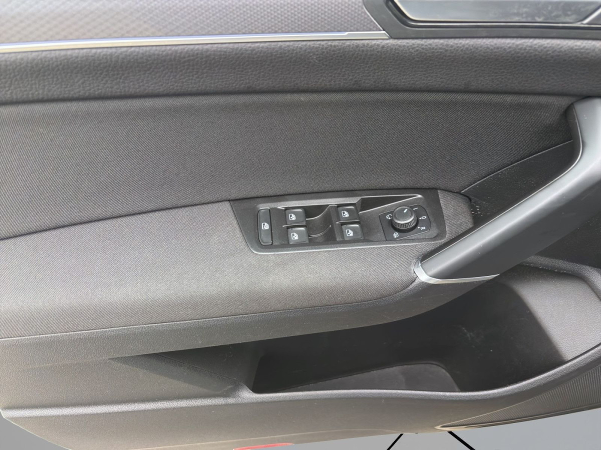 Thumb 9: Volkswagen Touran 1.5 TSI ACTIVE NAVI KLIMA PDC SHZG
