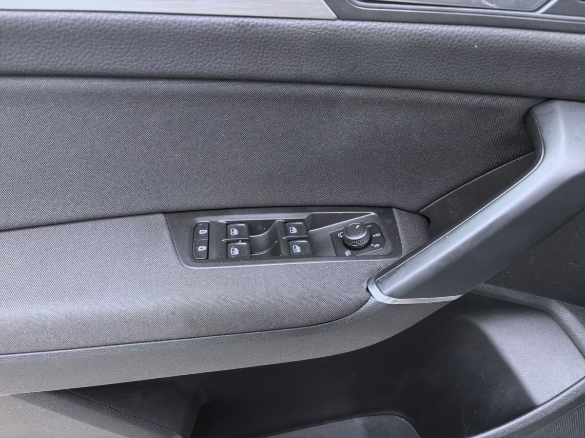 Thumb 9: Volkswagen Touran 2.0 TDI COMFORTLINE NAVI AHK KAMERA KLIMA