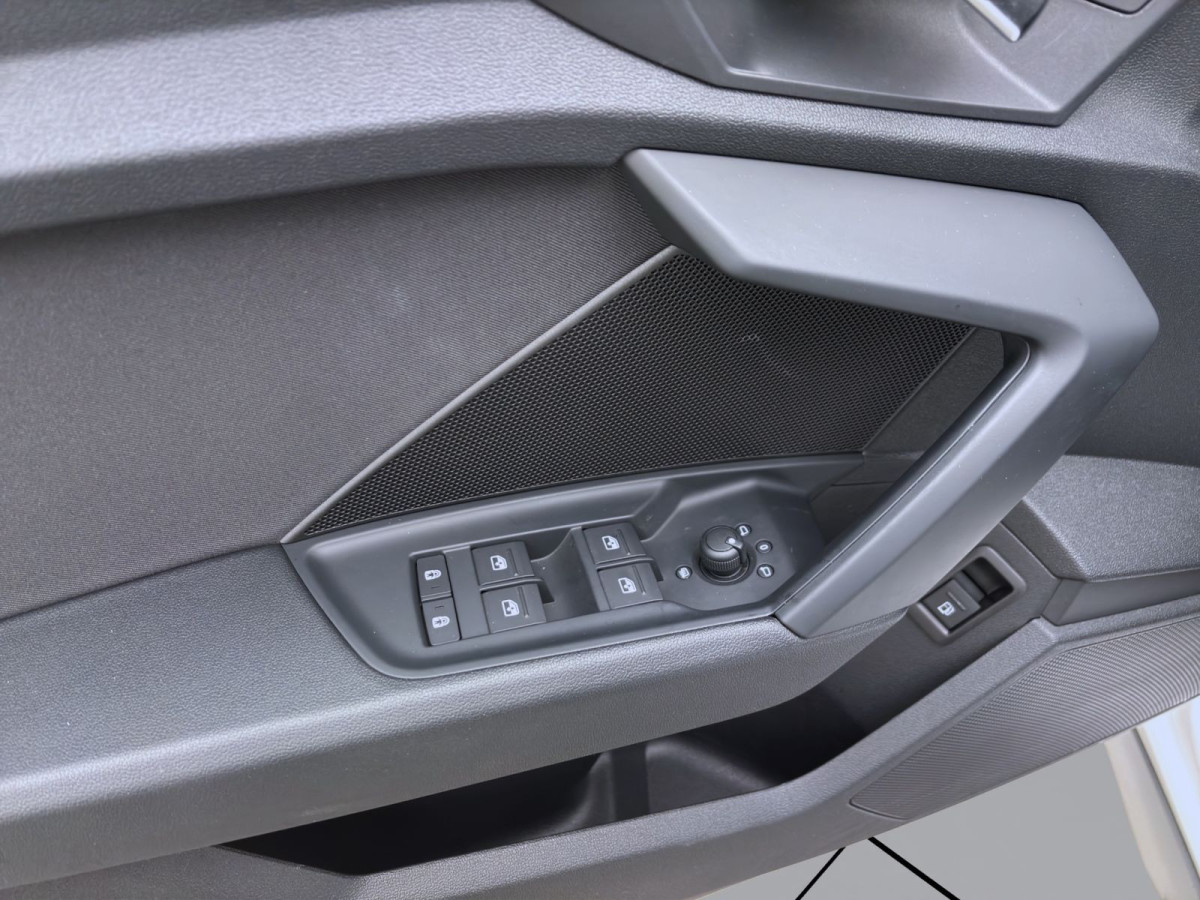 Thumb 9: Audi A3 Sportback 40 TFSIe S LINE NAVI LED VIRTUAL SITZHZG