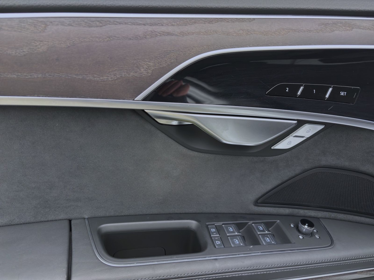 Thumb 9: Audi A8 50 TDI Q LANG STANDHZG AHK HD-MATRIX