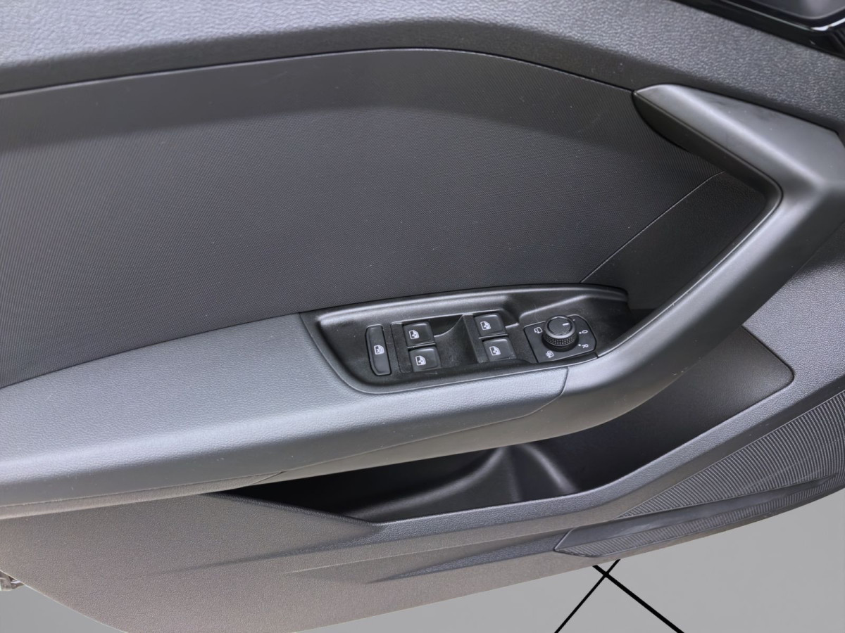 Thumb 9: Audi A1 Sportback 25 TFSI SITZHZG LED PDC KLIMA LM17