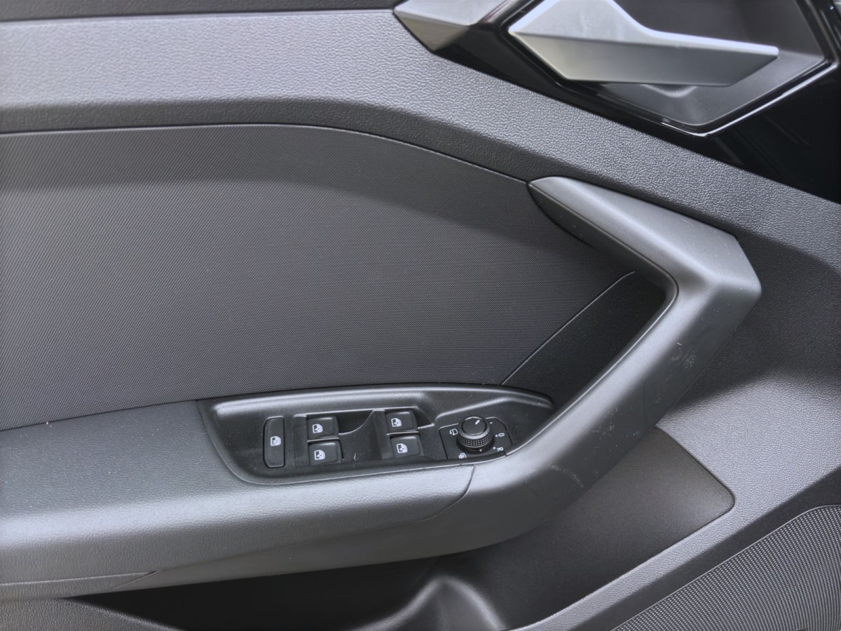 Thumb 9: Audi A1 Sportback 25 TFSI SITZHZG LED PDC LM17