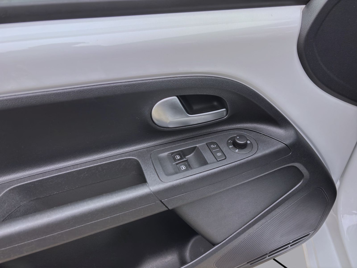 Thumb 9: Volkswagen up! 1.0 MPI MOVE UP! KLIMA SITZHZG DAB+