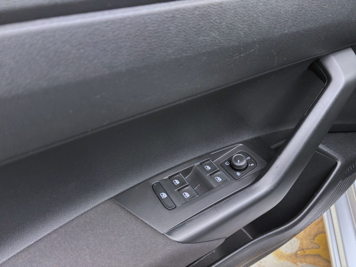 Thumb 9: Volkswagen Taigo 1.0 TSI DSG R-LINE IQ.LIGHT ACC KAMERA PDC