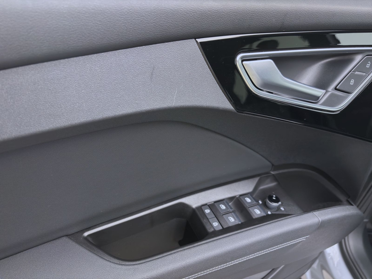 Thumb 9: Audi Q4 e-tron 40 NAVI SONOS KAMERA LED PDC