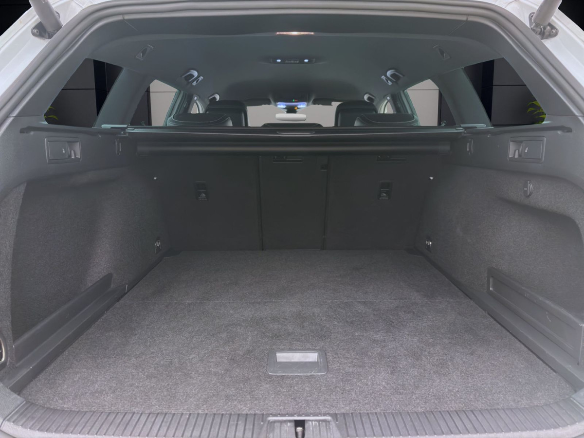 Thumb 3: Volkswagen Passat Variant 2.0 TDI DSG ELEGANCE NAVI KAMERA LEDER