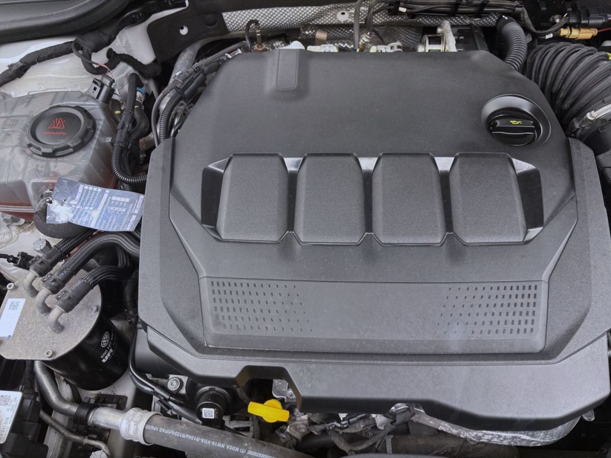 Thumb 17: Škoda Octavia Combi 2.0 TDI DSG STYLE NAVI PANO KLIMA SHZG