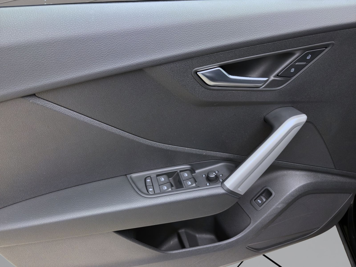 Thumb 9: Audi Q2 30 TDI MATRIX PDC KAMERA SITZHZG