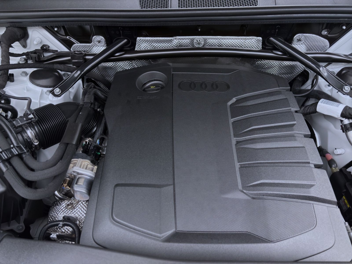 Thumb 18: Audi Q5 SUV TDI quattro 150 kW S tronic LM20 AHK NAVI+