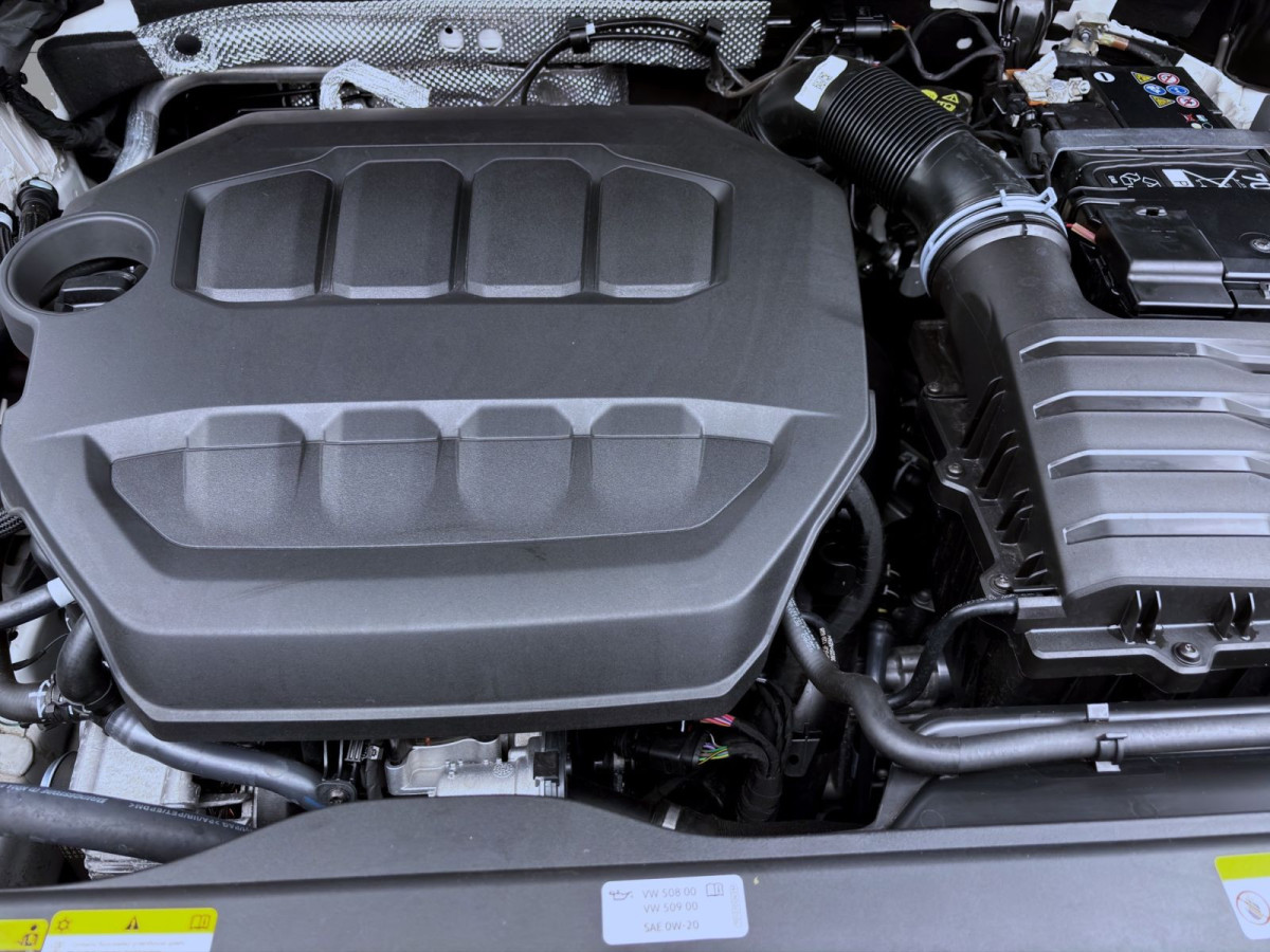 Thumb 18: Volkswagen Tiguan 2.0 TSI DSG 4M R-LINE AHK IQ.LIGHT MATRIX DCC