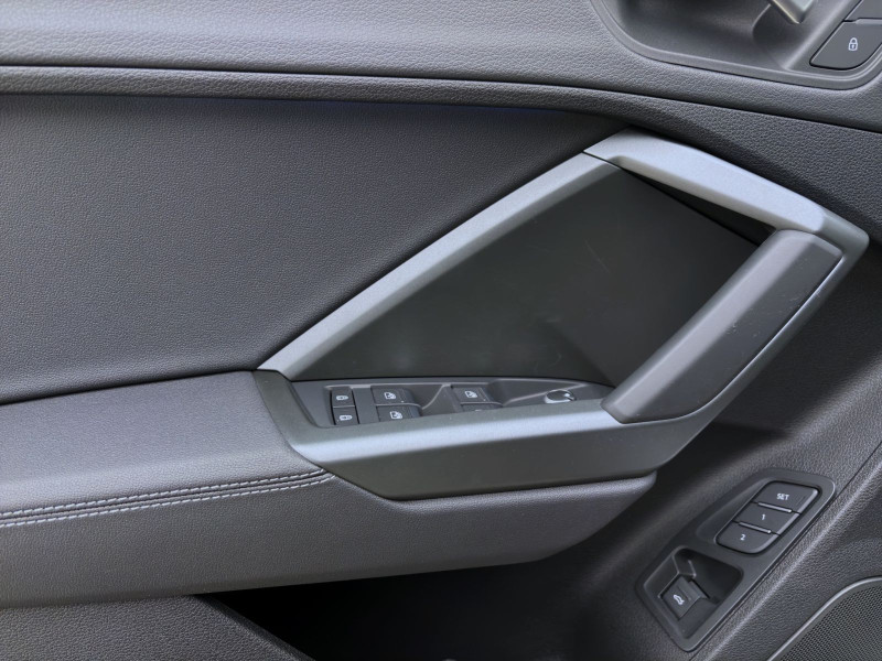 Bild 9: Audi Q3 35 TFSI S LINE AHK MATRIX SONOS NAVI LM20
