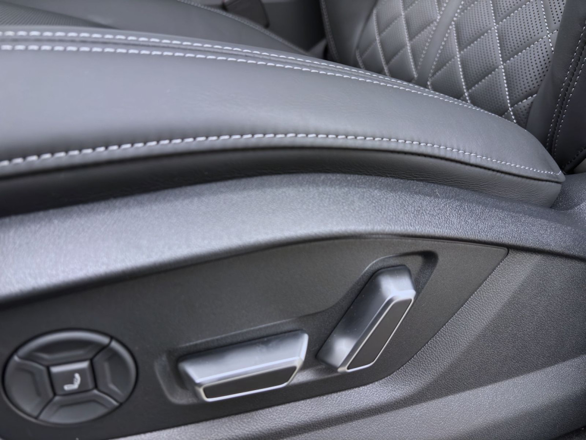 Thumb 19: Audi Q7 SUV S line business TDI quattro 210 kW tiptronic