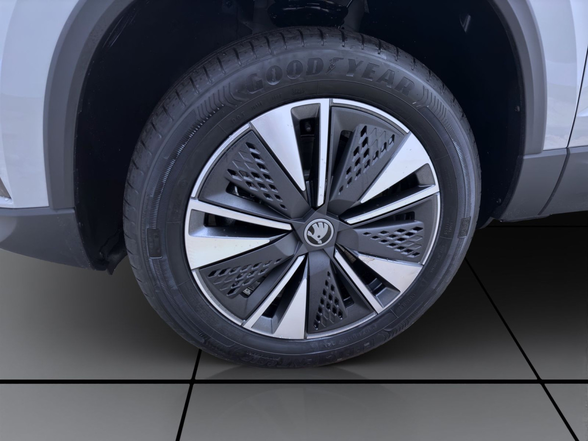 Thumb 7: Škoda KAROQ TOUR DSG AHK PANO NAV ASSISTENZ+ WINTER+