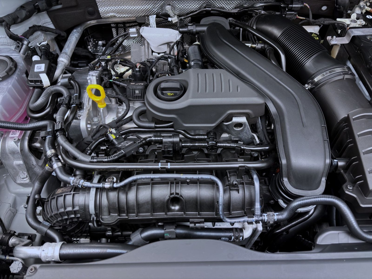 Thumb 16: Škoda KAROQ TOUR DSG AHK PANO NAV ASSISTENZ+ WINTER+