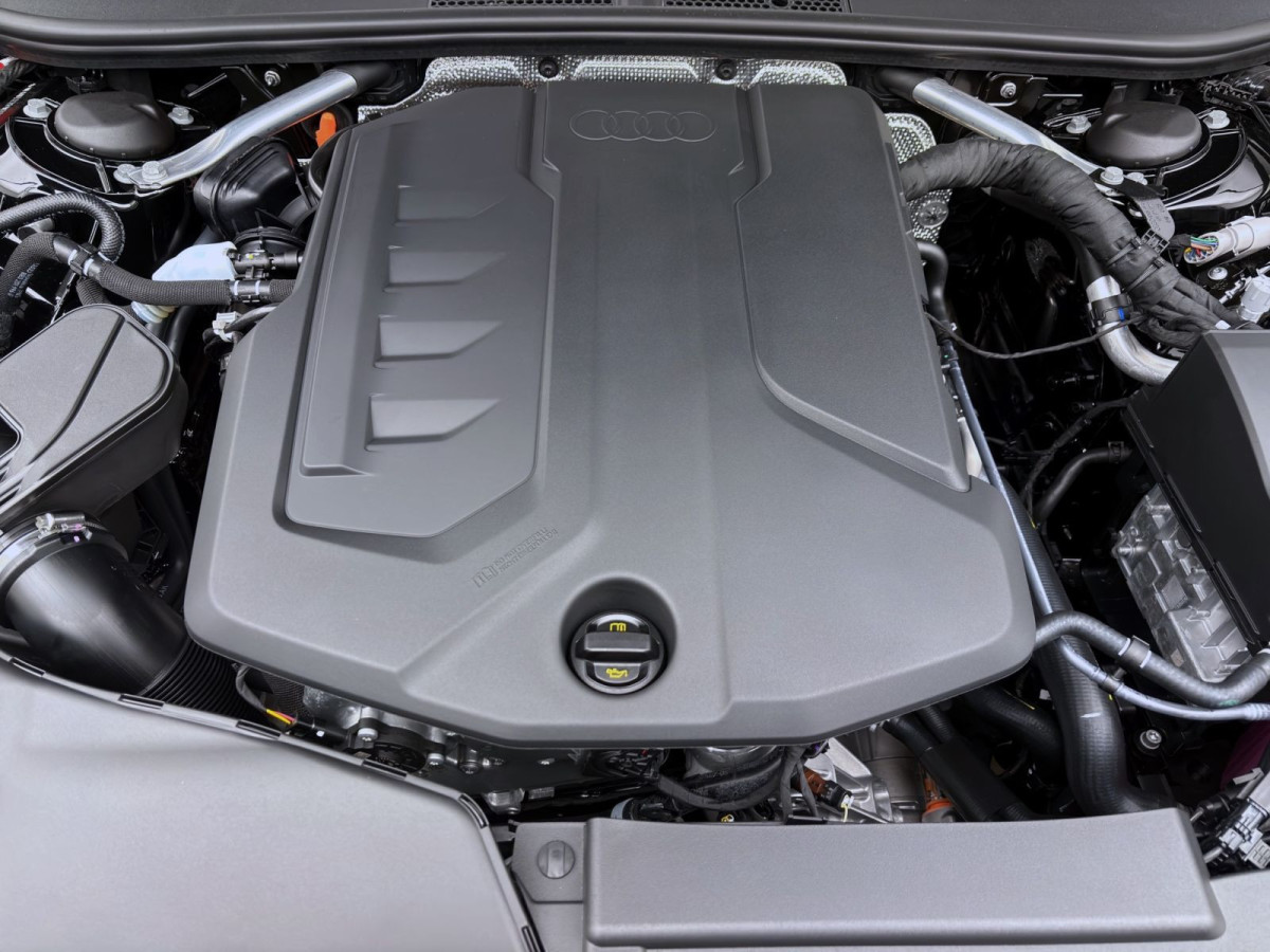 Thumb 18: Audi A6 Avant e-hybrid Q EDITION ONE PANO AHK LM21 HuD B&O