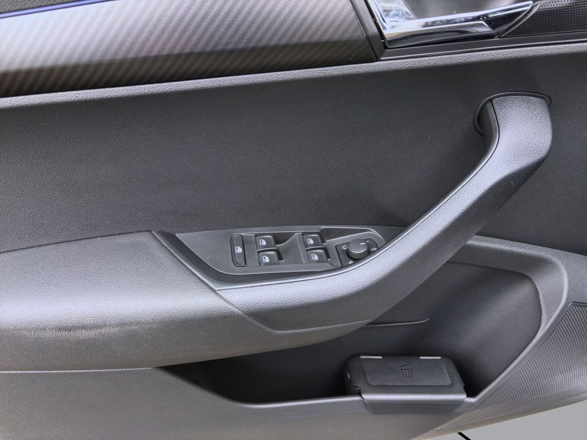 Thumb 9: Škoda Karoq 1.5 TSI DSG SPORTLINE NAVI AHK KAMERA KLIMA