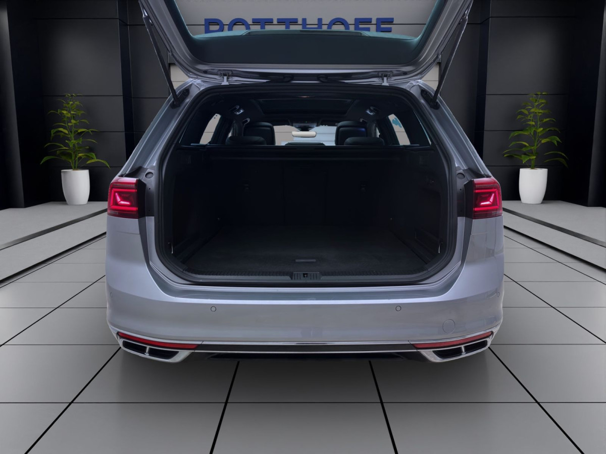 Thumb 3: Volkswagen Passat Variant 2.0 TSI DSG 4M R-LINE PANO AHK NAVI