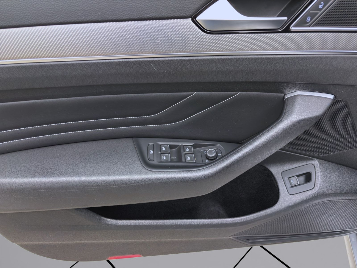 Thumb 9: Volkswagen Passat Variant 2.0 TSI DSG 4M R-LINE PANO AHK NAVI