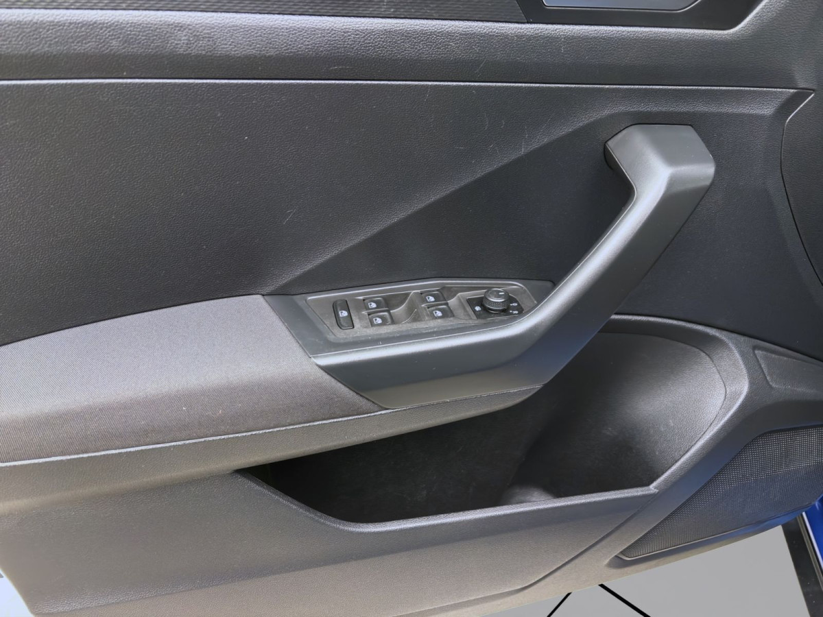 Thumb 9: Volkswagen T-Roc 1.6 TDI NAVI PDC KLIMA SITZHZG ACC