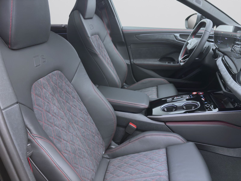 Bild 15: Audi A6 Avant e-hybrid Q S LINE AHK B&O LUFTFAHRWEK PANO WR