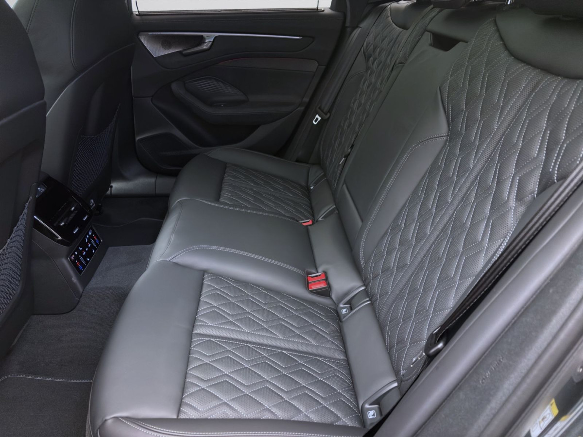 Thumb 13: Audi A6 Avant e-hybrid Q EDITION ONE S LINE AHK B&O LUFTFAHRWEK PANO WR