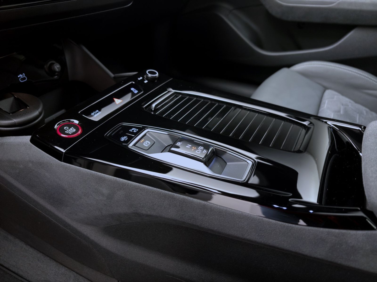 Thumb 14: Audi A6 Avant e-tron PERFORMANCE S LINE AHK PANO B&O