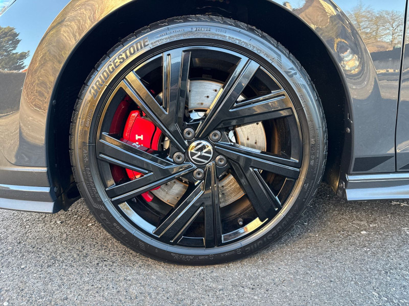 Volkswagen - Golf GTI