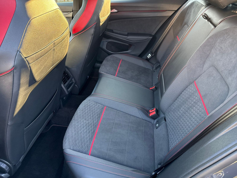 Volkswagen - Golf GTI