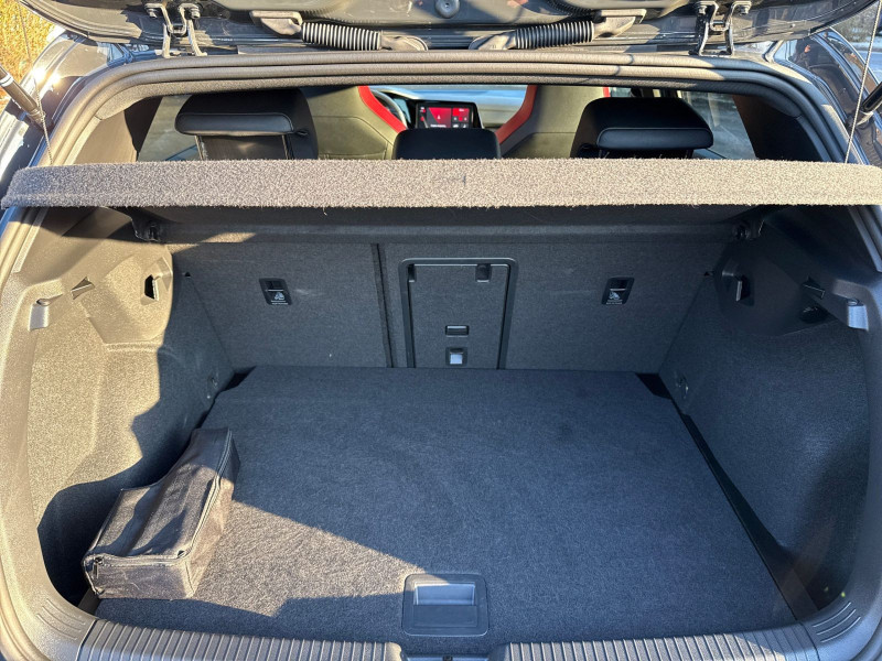 Volkswagen - Golf GTI