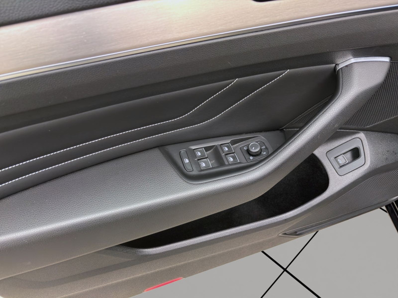 Bild 9: Volkswagen Passat Variant 2.0 TDI DSG ELEGANCE AHK NAVI IQ.LIGHT ACC