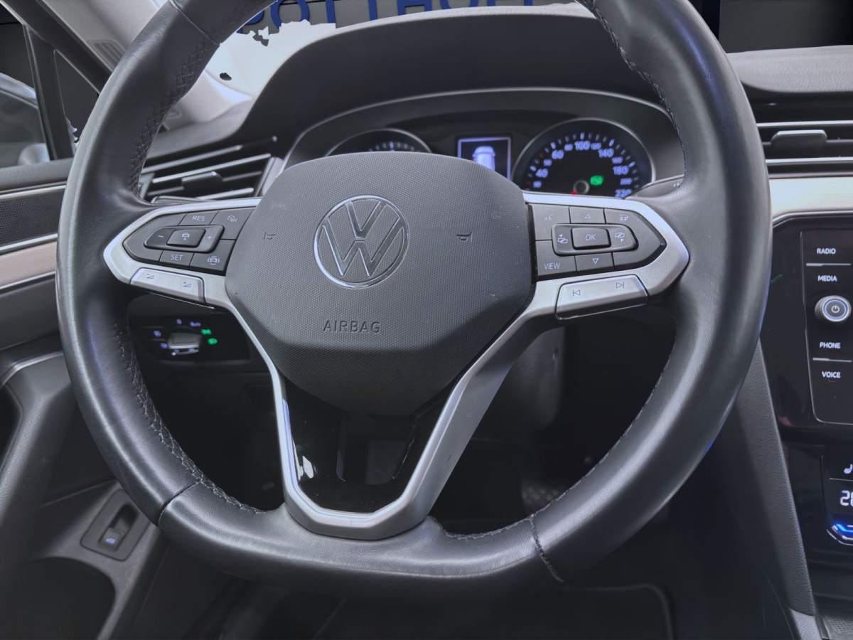 Thumb 11: Volkswagen Passat Variant 2.0 TDI DSG ELEGANCE AHK NAVI IQ.LIGHT ACC