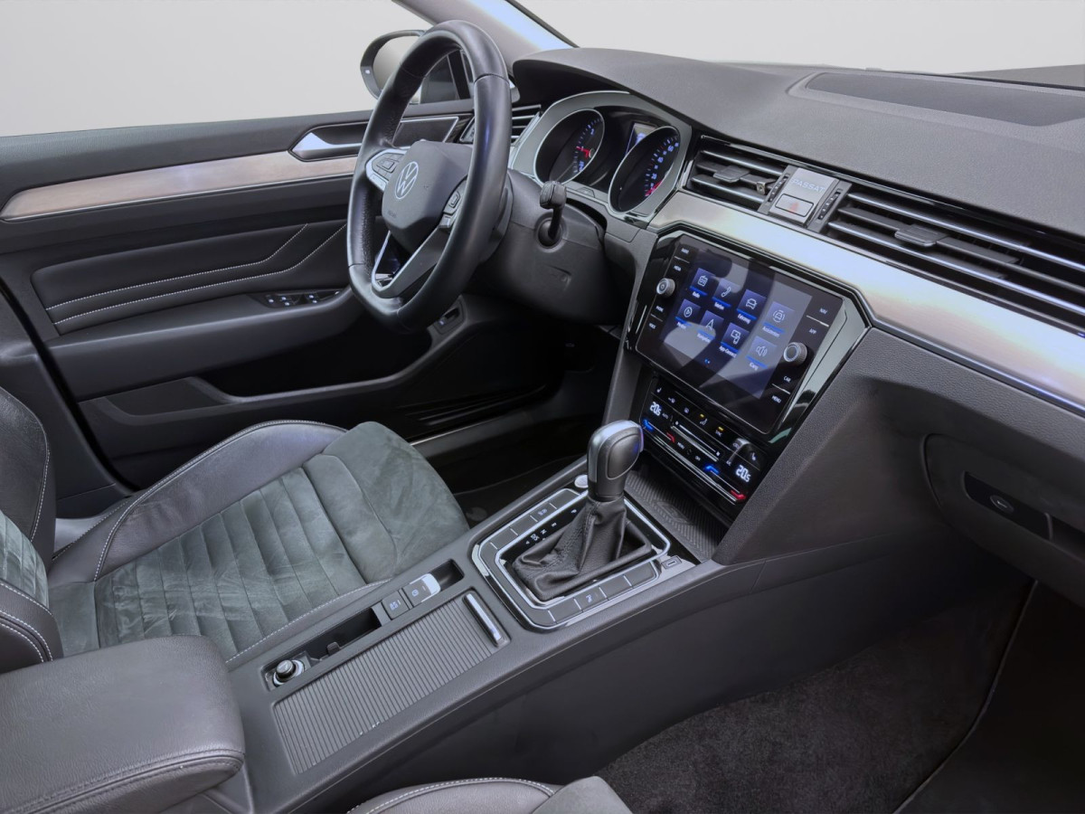 Thumb 16: Volkswagen Passat Variant 2.0 TDI DSG ELEGANCE AHK NAVI IQ.LIGHT ACC