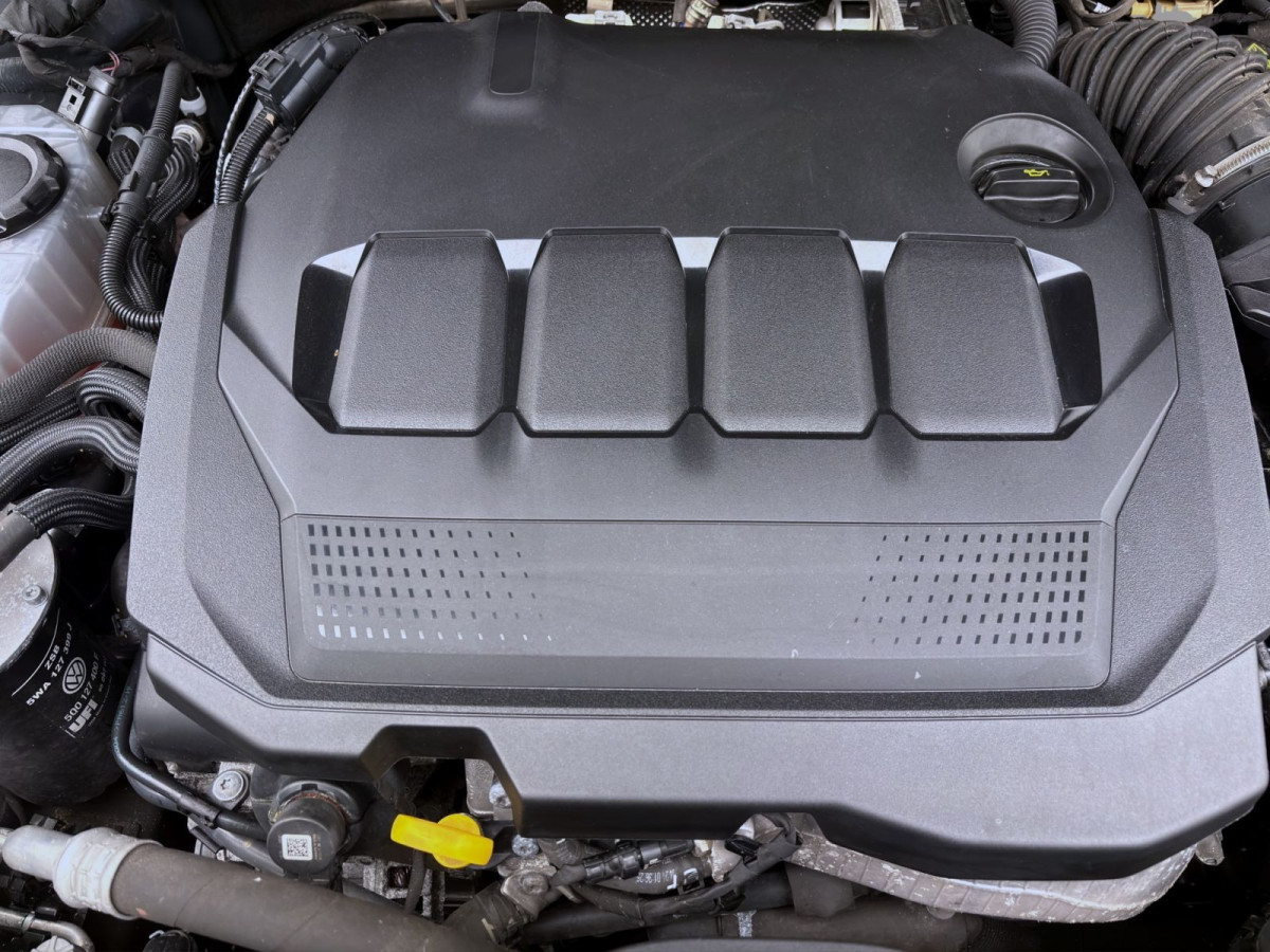 Thumb 17: Volkswagen Passat Variant 2.0 TDI DSG ELEGANCE AHK NAVI IQ.LIGHT ACC