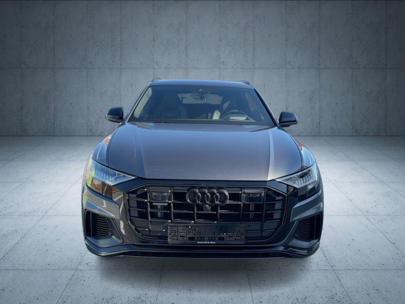 Audi - Q8
